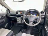 運転席まわりです。 各操作スイッチは使いやすい位置に配置されてます。
