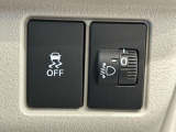 機能制御用のスイッチはステアリング右奥に集約されておりますので、運転の邪魔になりません!