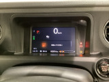 デジタル表示のスピードメーターとタコメーター、燃費やオドメーターなどの表示の他に、ホンダセンシング機能などの表示もできる多機能なマルチインフォメーション・ディスプレイです。