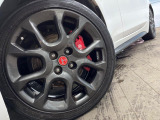 ●純正17インチアルミホイール:輸入車ならではの卓越した走りを支えるホイールと足回りです!日本車の走りに慣れている方にもぜひ体感して頂きたいほど、高いレベルでまとまっています!