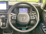 【純正革巻きステアリング】上質な革を使用することで、手にしっかり馴染みとても運転しやすいハンドルです♪