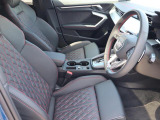 Audi正規ディーラーが高品質をお約束。高度な訓練・教育を受けたAudi専任メカニックが、100項目にもおよぶ精密な点検を実施いたします。すべてをクリアしたAudi車だけが、あなたのお手元に届けられるのです。