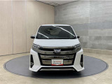 お車購入のポイントとなるフロントマスクです。上質で迫力あるデザインですね☆☆