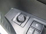 駐車時や狭い道でのすれ違い時に気を使うミラー。電動格納式ドアミラーはそんな時に便利です。