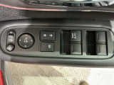 狭い駐車場で便利な電動格納ドアミラーが付いています。