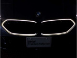 ☆BMWの代名詞とも言える【キドニーグリル】一目見ただけでBMW車であると認識できる確固たるアイコンとして存在感を放ちます☆
