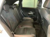 メルセデス・ベンツの定める厳しい基準をクリアしたお車のみをご案内させて頂きます。納車前整備はメーカー規定に基づき当店3Fの指定工場で入念に行なわれます。熟練のメカニックがお客様のお車を整備致します。