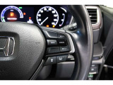 Hondaセンシングの機能のひとつ、アダプティブクルーズコントロール付!アクセルから足を離しても設定したスピードと前車との車間を保ち走行してくれます!車線維持もアシスト☆高速道路で疲労軽減ですね☆