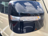 ウィンカードアミラー☆ライトの点滅で対向車、歩行者などに曲がることを知らせることができるので安心・安全につながりますね♪