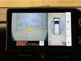 後方のモニターと併せ、前方の死角を確認するフロントモニターも装備!これで前後安心です♪