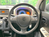 インテリアに合わせたデザインのステアリングは、運転される方のことも考え、運転しやすい形状、大きさです。是非一度、実際に触ってお確かめください。