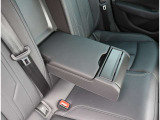 Audi正規ディーラーが高品質をお約束。高度な訓練・教育を受けたAudi専任メカニックが、100項目にもおよぶ精密な点検を実施いたします。すべてをクリアしたAudi車だけが、あなたのお手元に届けられるのです。