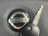 【キーレス】少し離れた場所からでもボタン一つでドアの開錠・施錠ができるのでとっても便利!ドアの鍵穴周りに傷をつけることもありません♪