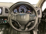 ハンドルにHondaセンシング系のクルーズコントロールやレーンキープアシストなどのスイッチと、オーディオの操作スイッチが装備されています。ハンドルから手を離さず安全に操作できます。