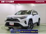 悪路走行の安定感に日常使いでの快適性を備えたコンパクト・クロスオーバーSUVの先駆け【RAV4】。HV・4WD。存在感のあるワイドなボディはアウトドアではもちろん、街中でも映えますね。