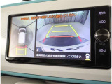 パノラミックビューモニター付きです。車両を上から見たような映像をディスプレイオーディオ画面に表示。運転席からの目視だけでは見にくい、車両周辺の状況をリアルタイムでしっかり確認できます。