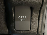 【シティブレーキアクティブシステム】低速走行中に前方の車両等を認識し、衝突しそうな時は警報とブレーキで衝突回避と被害軽減をアシスト。より安全にドライブをお楽しみいただけます。