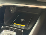 ワイヤレス充電器を装備!ケーブルの抜き差ししなくていいので便利です☆