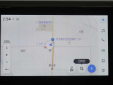 ナビ付きで、遠出や初めての道も安心。道に迷う心配が少なく、同乗者との会話や運転に集中出来ます。ご家族でのお出かけにも心強いポイントです。