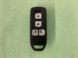 スマートキー付きですからドアロックの開閉およびエンジンスタートが楽々です。電動スライドドアの開け閉めもボタンで操作できます。