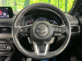 【純正革巻きステアリング】上質な革を使用することで、手にしっかり馴染みとても運転しやすいハンドルです♪