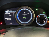視認性に優れたメーターを採用しており、走行中でも車速や情報が分かりやすく表示されます。運転時の視線移動をむりのない範囲に抑え、快適で安心感のあるドライブをサポートします。