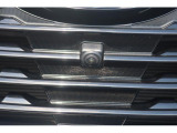 フロントカメラの映像は室内ディスプレイに表示されます。安全運転につながります。