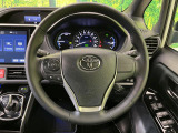 【純正革巻きステアリング】上質な革を使用することで、手にしっかり馴染みとても運転しやすいハンドルです♪