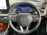 【純正革巻きステアリング】上質な革を使用することで、手にしっかり馴染みとても運転しやすいハンドルです♪