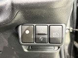 オートマチックハイビームとは、先行車や対向車のライトを認識し、ハイビームとロービームを自動で切り替える機能です。夜道の視界を確保します。詳細は販売店スタッフまでおたずねください。