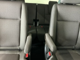 車外に出なくても運転席から3列目シートまで移動が可能です。子育てや荷物が多いときなど利便性が高いです