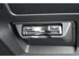 ハンドル下にビルトインETC。車種専用ケースにて装着されており運転の邪魔にもならず高速の乗り降りも楽になります。