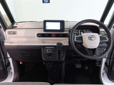 見通しのよいすっきりとした視界で、誰でも運転しやすいです。運転のしやすさは疲れにくさにも繋がりますよ♪