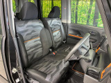 運転席まわりには十分なスペースがあり、大柄な方でもゆったり運転していただける環境です。