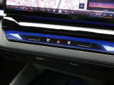 BMW SOSコール:エアバックが展開するような事故が発生した時に、車両に搭載されている通信端末から自動的にBMW SOSコールセンターにSOSコールが発信されます。