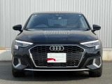 日本人デザイナーの発案によって2005年から採用されている、「シングルフレームグリル」。ひと目でAudiとわかる象徴的なデザインはAudiのブランドイメージを確立しています。