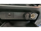 USB電源ソケットが前席中央にあり、便利に使えます☆
