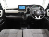 ◆インテリアパネル◆視界広々で非常に運転しやすくロングドライブでも疲れを感じさせないすっきりとまとまったインパネ周りです。