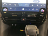 アルファードのエアコンはオートエアコン付きになります♪お好みの温度設定をすれば車内の温度を検知し自動で調整をしてくれます。暑い日や寒い日に特に活躍してくれます。