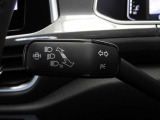☆『Lane Assist』:フロントガラス上部に設置されたカメラにより走行中の車線をモニタリング。ドライバーに意図しない車線の逸脱を検知するとステアリング補正しドライバーに警告します☆