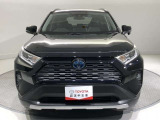 「フロントマスク」です。車の印象を決めるのは【顔】。この車の顔つきは、きっとあなたにピッタリ!?