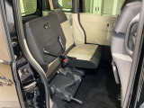 後席をはね上げれば、「もうひとつの荷室」が生まれます。