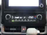 左右独立温度コントロールフルオートエアコンです。運転席、助手席それぞれで独立して温度設定ができます。冷え性の方が乗っても安心ですね♪