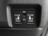 両側パワースライドドア付きだから、狭い駐車スペースなどでの 乗り降りラクラク!小さなお子さまのいるご家庭には嬉しい装備。