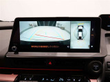 パノラミックビューモニター付きです。車両を上から見たような映像をディスプレイオーディオ画面に表示。運転席からの目視だけでは見にくい、車両周辺の状況をリアルタイムでしっかり確認できます。