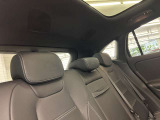 リバース連動型のバックカメラは、精度が高く、バックや縦列駐車もストレスなく止められます。カメラの性能も日々進化しており画質には私たちも驚かされます。ぜひ実車でのご確認をお願い致します!