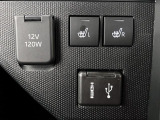 シートヒーター、USB接続端子、アクセサリーソケット付