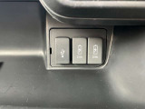 助手席前部には急速充電用のUSBジャックとナビ接続用のUSBジャックが設置されております。
