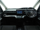 ◆インテリアパネル◆視界広々で非常に運転しやすくロングドライブでも疲れを感じさせないすっきりとまとまったインパネ周りです。