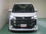 明度の高いLEDヘッドライトで、夜間の運転も安心です。